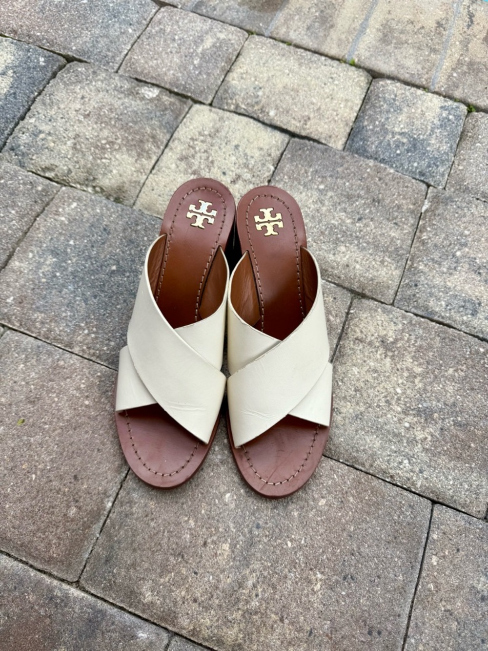 Tory Burch Cream Cross-Strap Leather Block Heeled Sandals - Picture 16 of 16